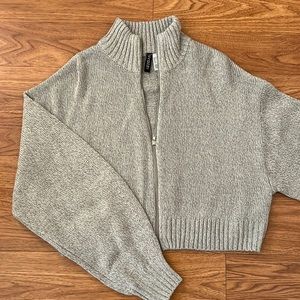 H&M Full size grey sweater size XS
